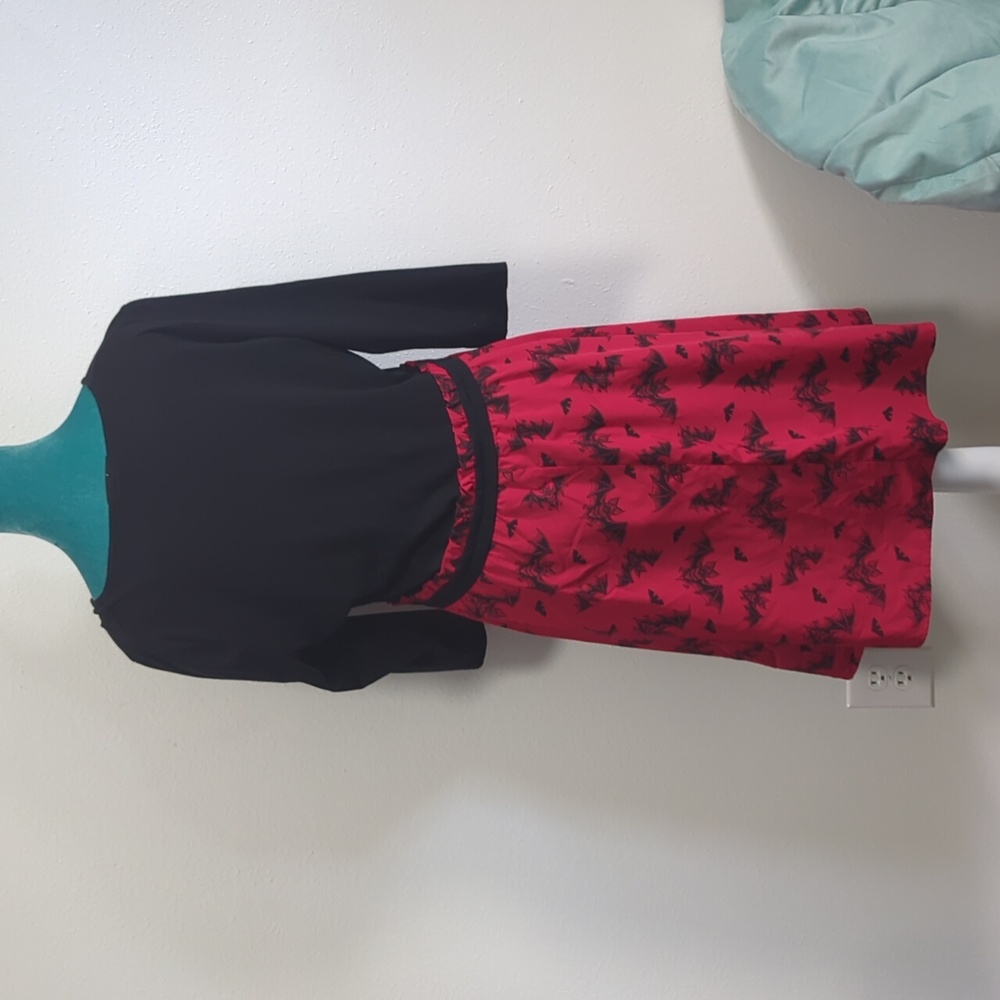 Bat attack dress - Picture 4 of 6
